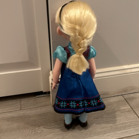Elsa Doll. - Picture 3 of 3